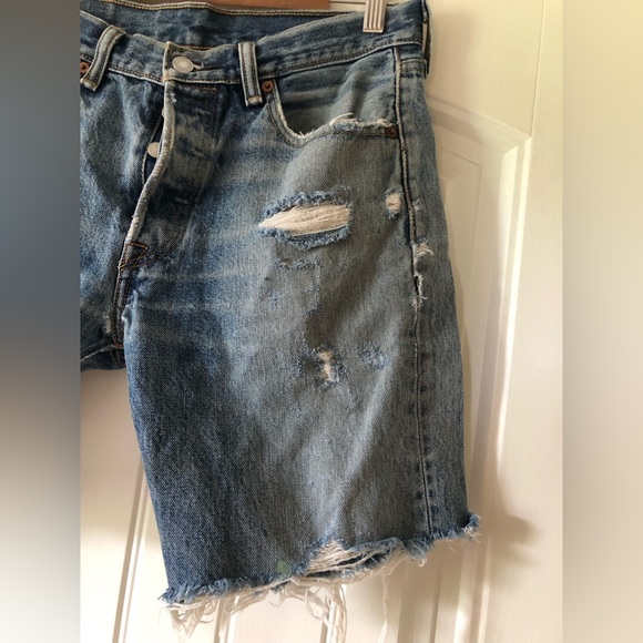 VINTAGE LEVI’S Distressed Cut Off Shorts - Picture 4 of 6